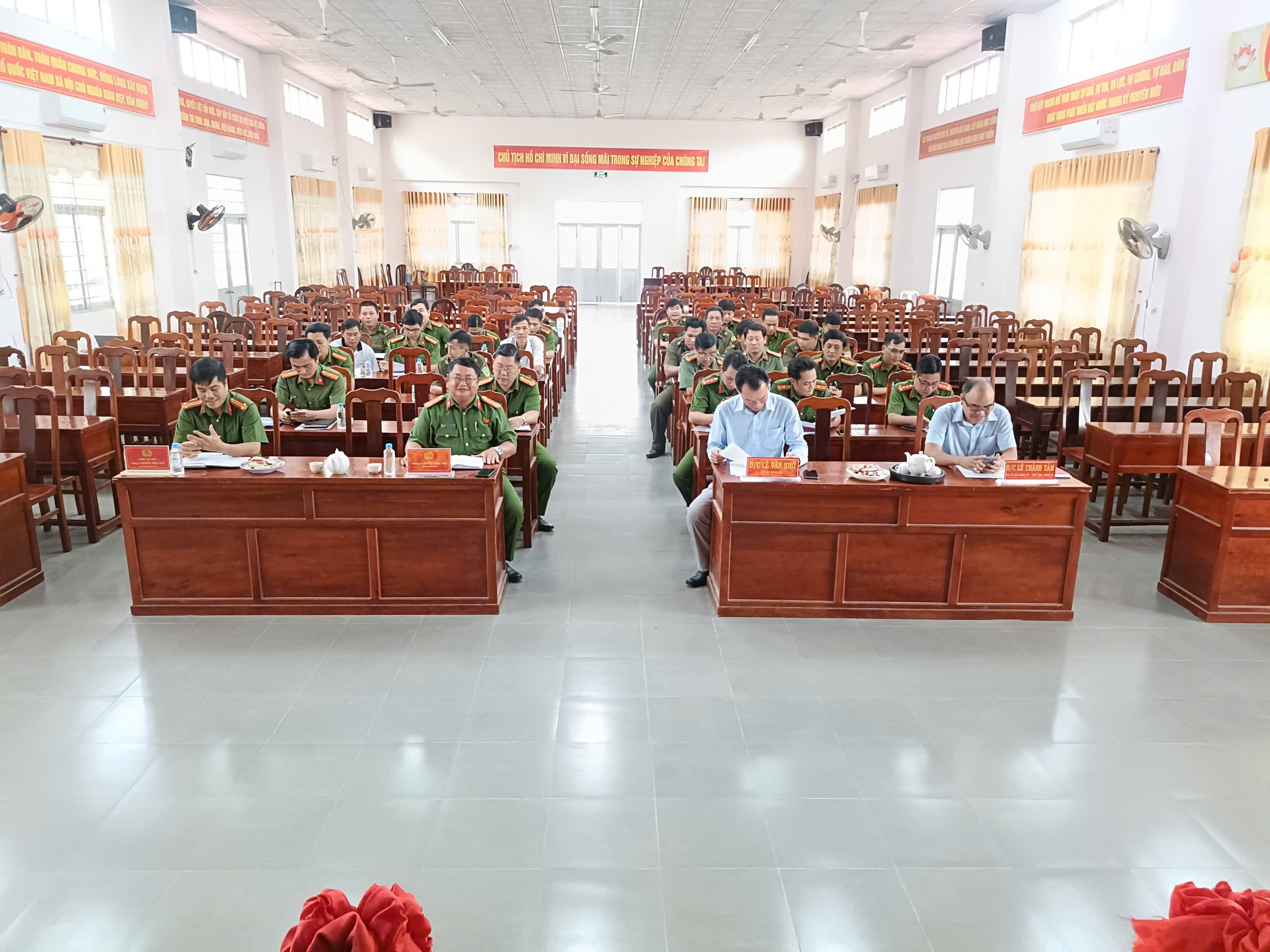 Công an xã Long Hữu tổ chức Hội nghị triển khai Nghị quyết của Chi bộ và Kế hoạch của Công an xã Long Hữu về phát động phong trào thi đua Ba nhất