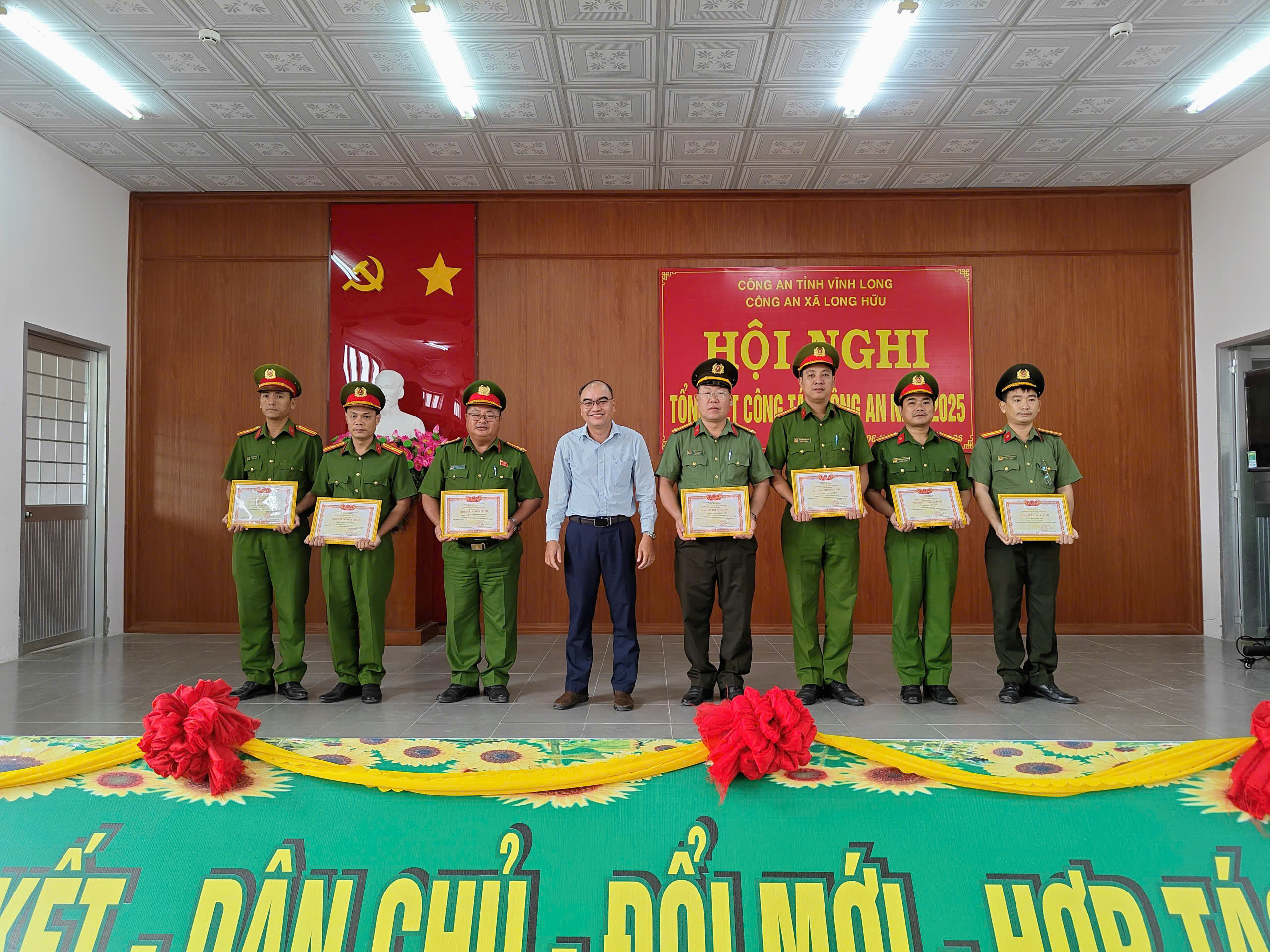 Công an xã Long Hữu tổ chức Hội nghị tổng kết công tác Công an năm 2025