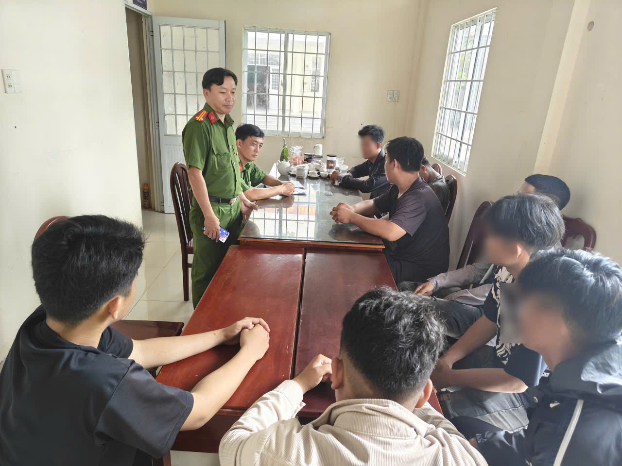 Công an xã Long Hữu tăng cường giáo dục thanh, thiếu niên phòng ngừa vi phạm trật tự, an toàn giao thông