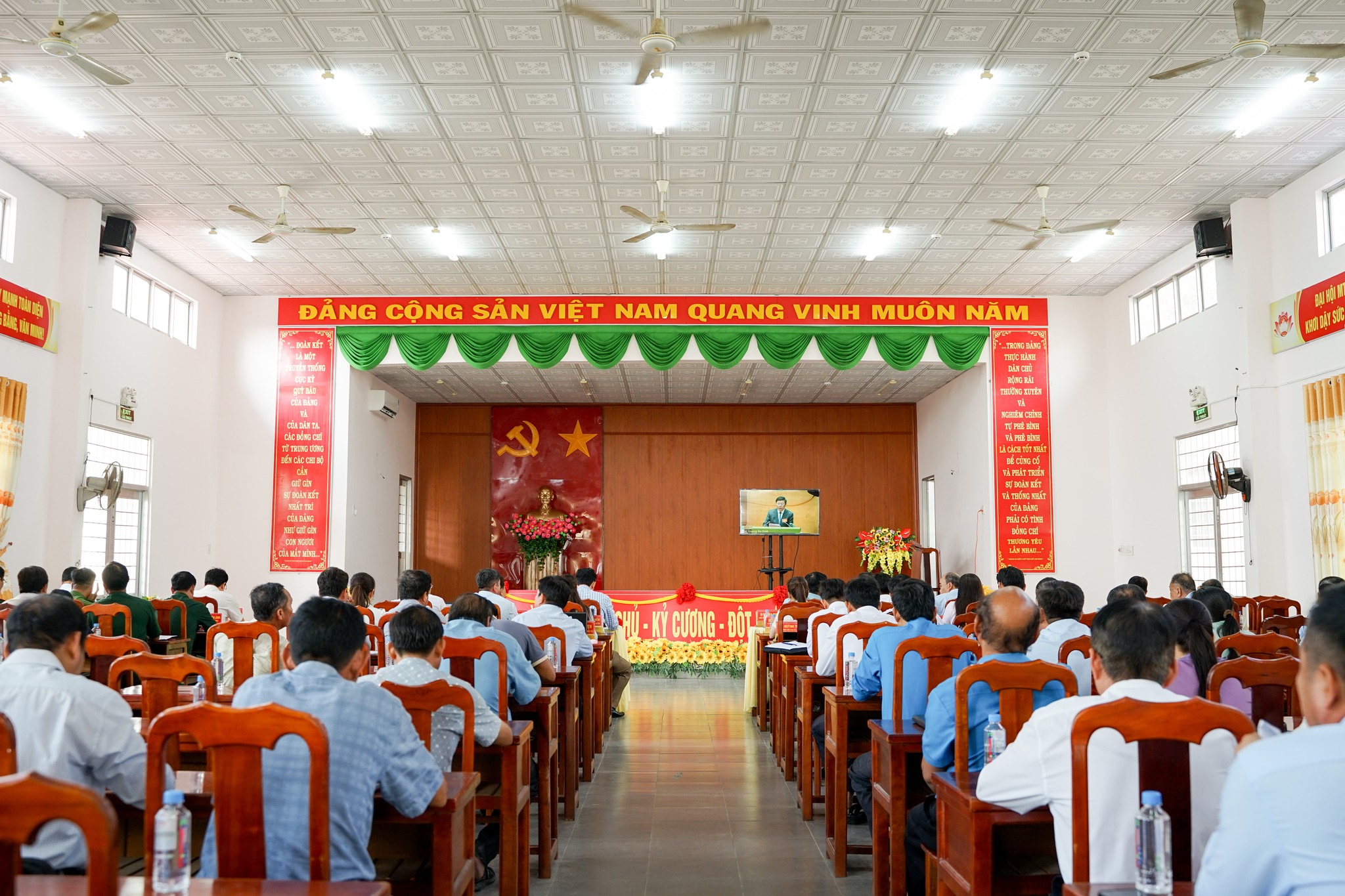 Xã Long Hữu tham dự Hội nghị toàn quốc quán triệt Nghị quyết Hội nghị Trung ương lần thứ hai khóa XIV