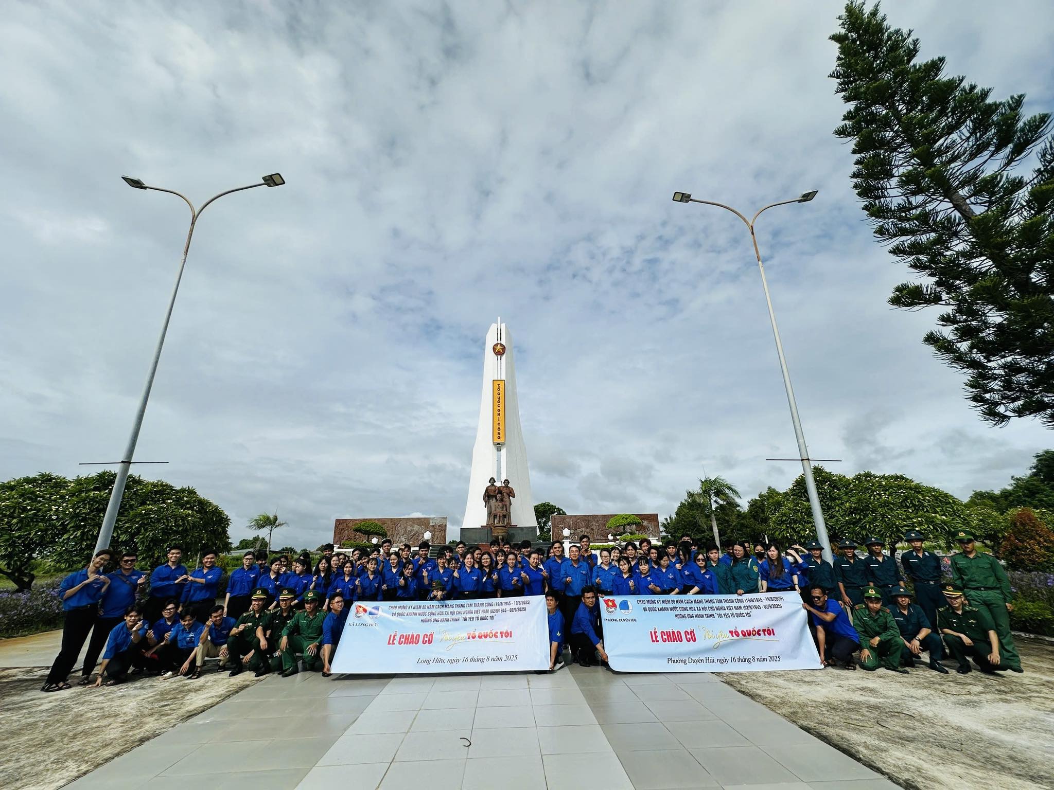 Tuổi trẻ xã Long Hữu tổ chức lễ chào cờ "Tôi yêu tổ quốc tôi" trong khuôn khổ ngày Hội Khát vọng non sông