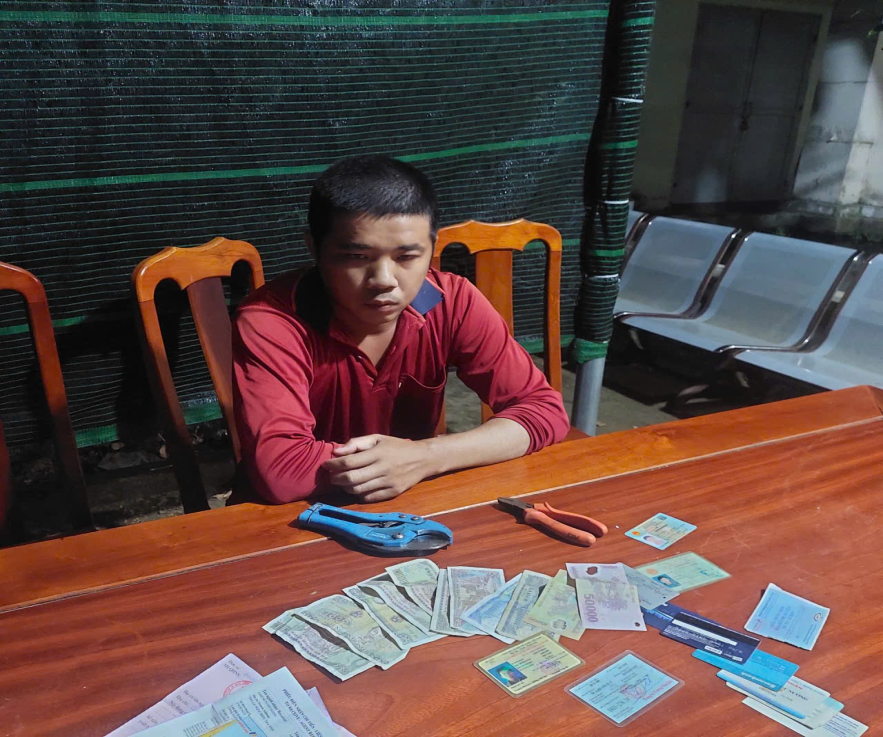 Công an xã Long Hữu tuần tra phát hiện, bắt giữ đối tượng trộm mô tưa