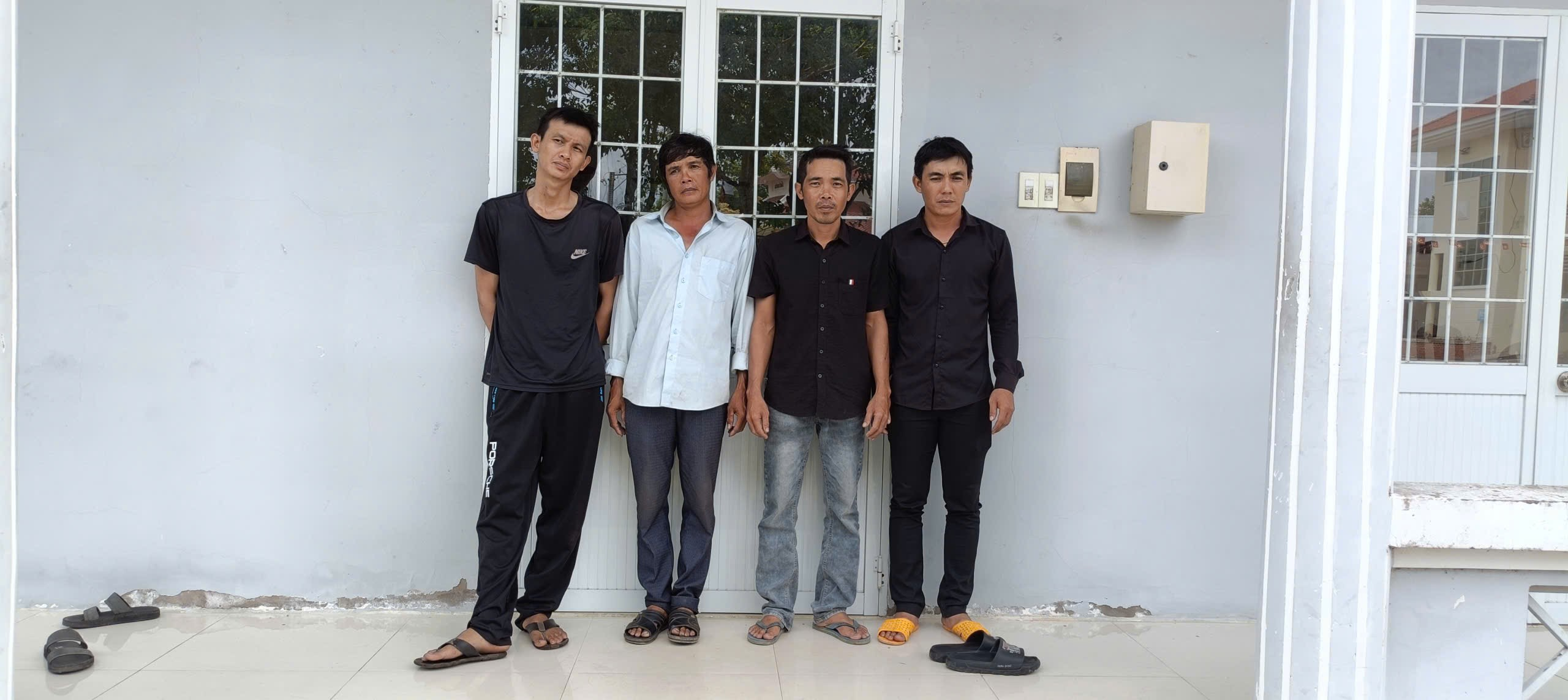 Công an xã Long Hữu triệt xóa điểm tệ nạn xã hội, giữ gìn an ninh, trật tự tại địa phương.