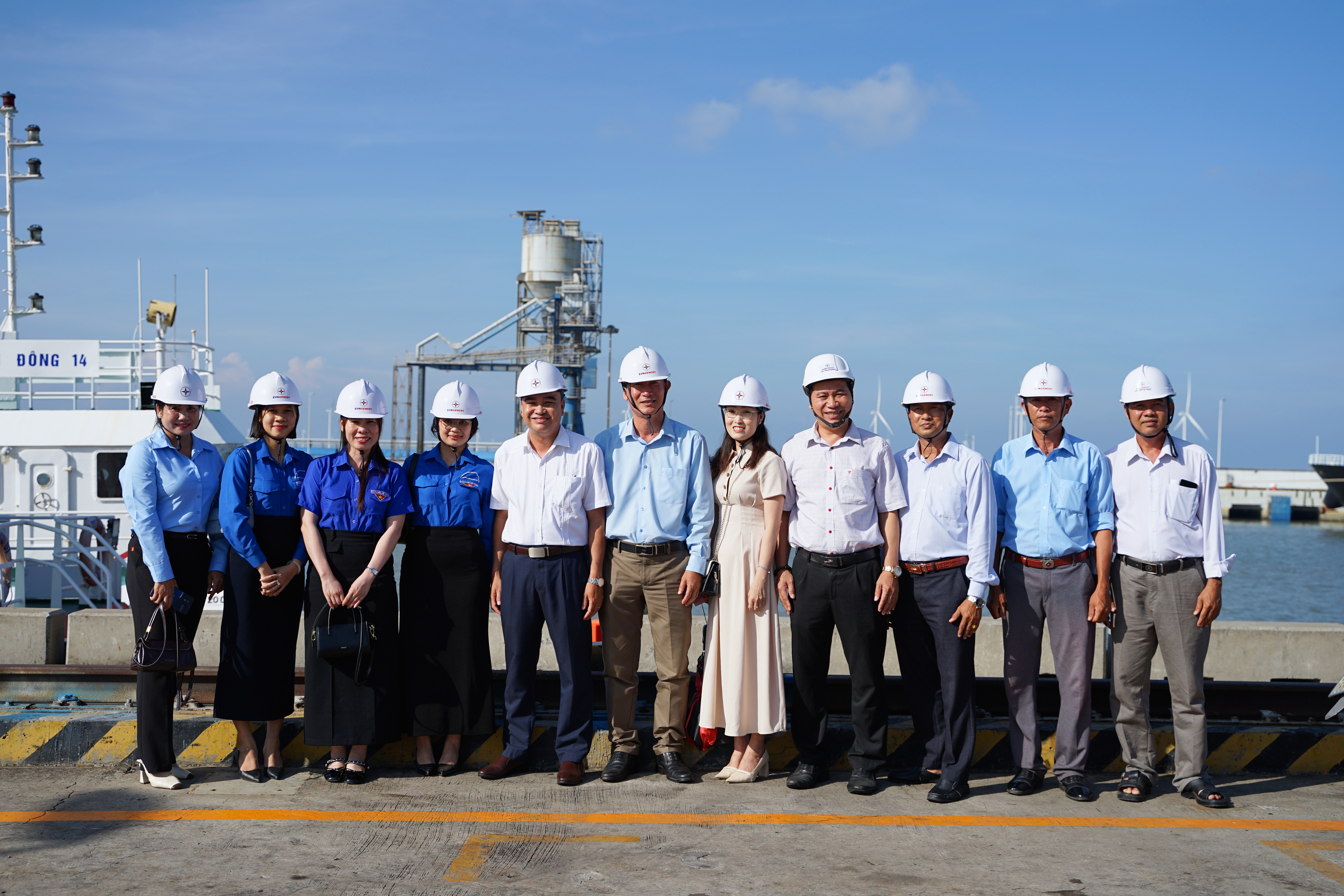 Đoàn công tác xã Long Hữu tham quan, học tập kinh nghiệm tại Công ty Nhiệt điện Duyên Hải