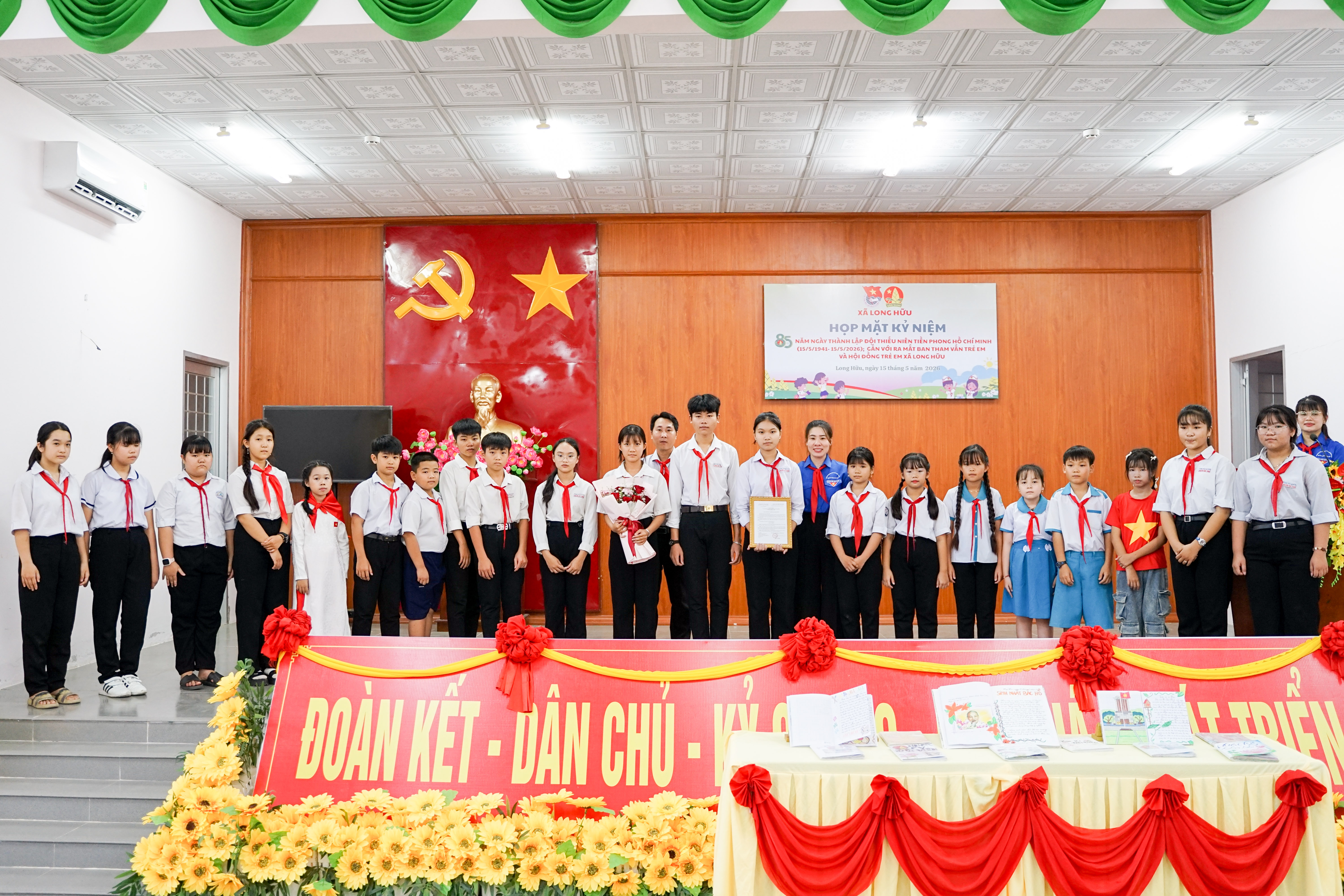 Họp mặt kỷ niệm 85 năm Ngày thành lập Đội TNTP Hồ Chí Minh và ra mắt Hội đồng trẻ em xã Long Hữu