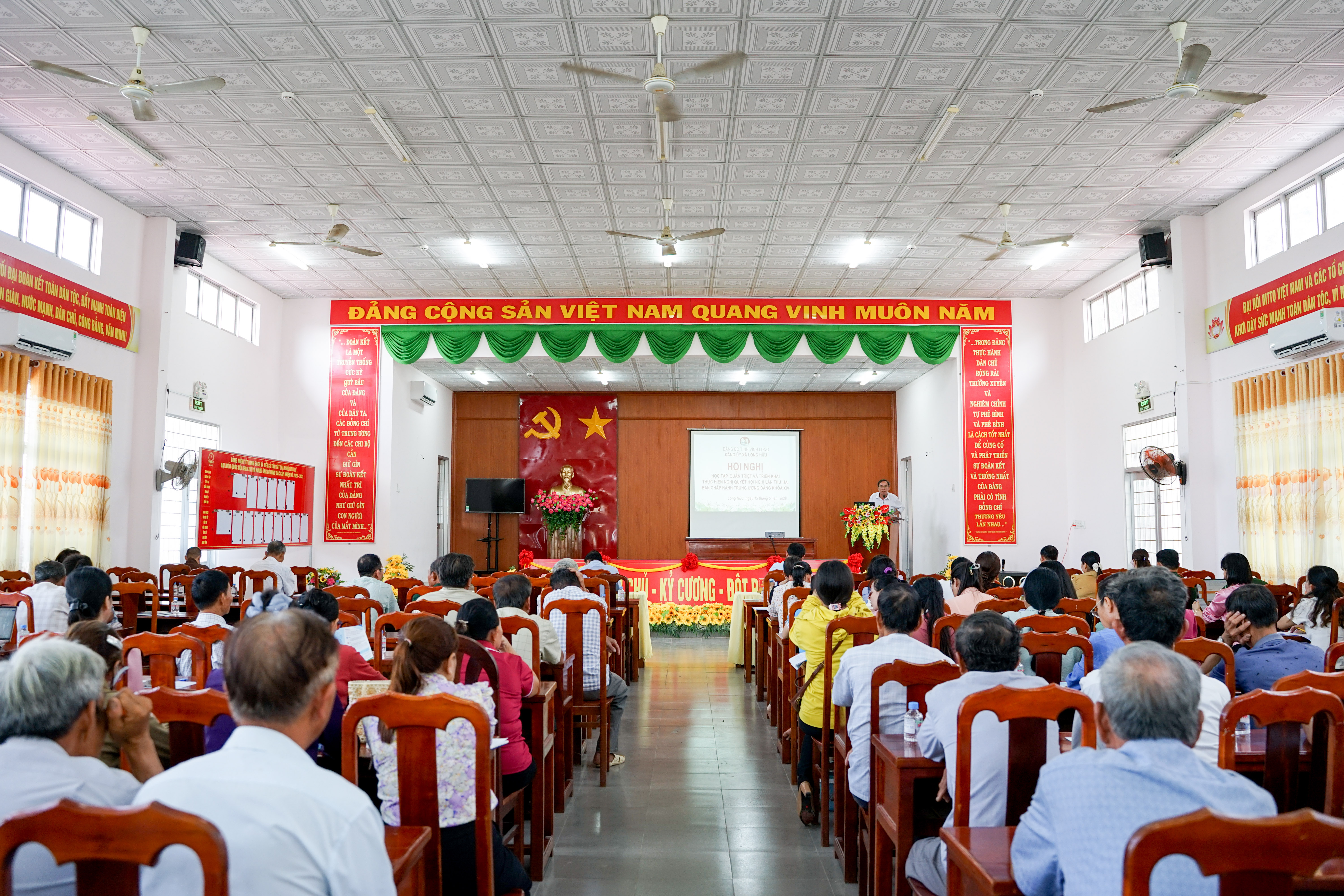Long Hữu tổ chức Hội nghị học tập, quán triệt và triển khai thực hiện Nghị quyết Hội nghị lần thứ hai Ban Chấp hành Trung ương Đảng khóa XIV