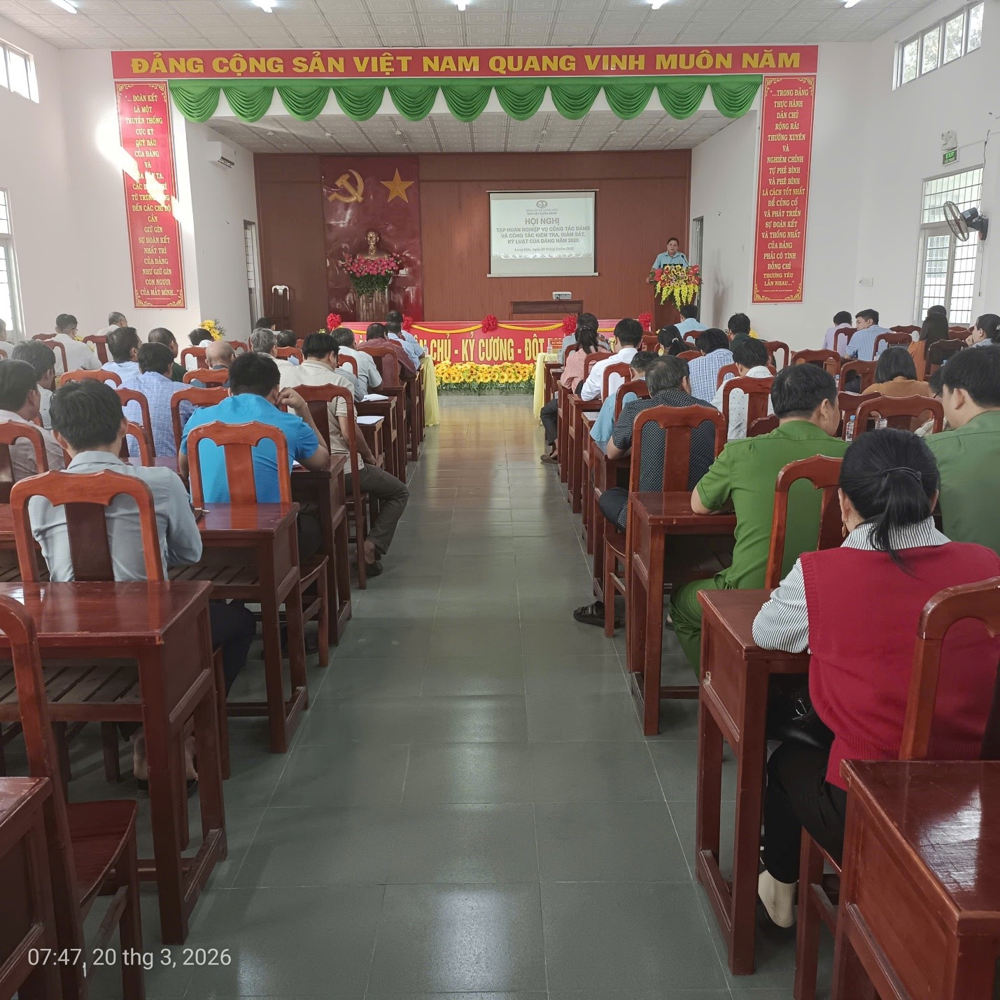 Đảng ủy xã Long Hữu: Tổ chức Hội nghị tập huấn nghiệp vụ công tác Đảng và công tác kiểm tra, giám sát, kỷ luật của Đảng năm 2026