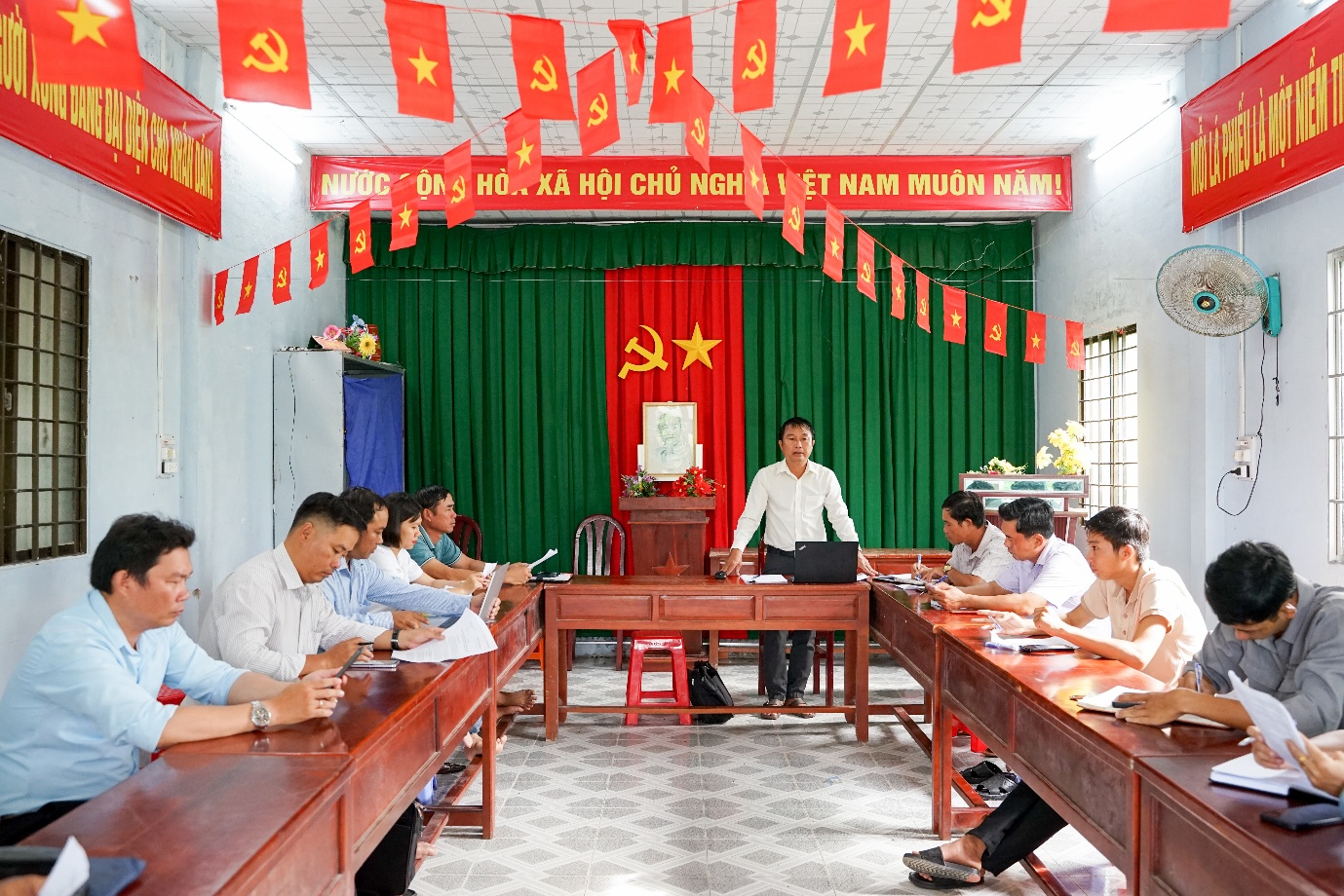 Hội Nông dân xã Long Hữu giám sát công tác xây dựng nông thôn mới tại ấp 12