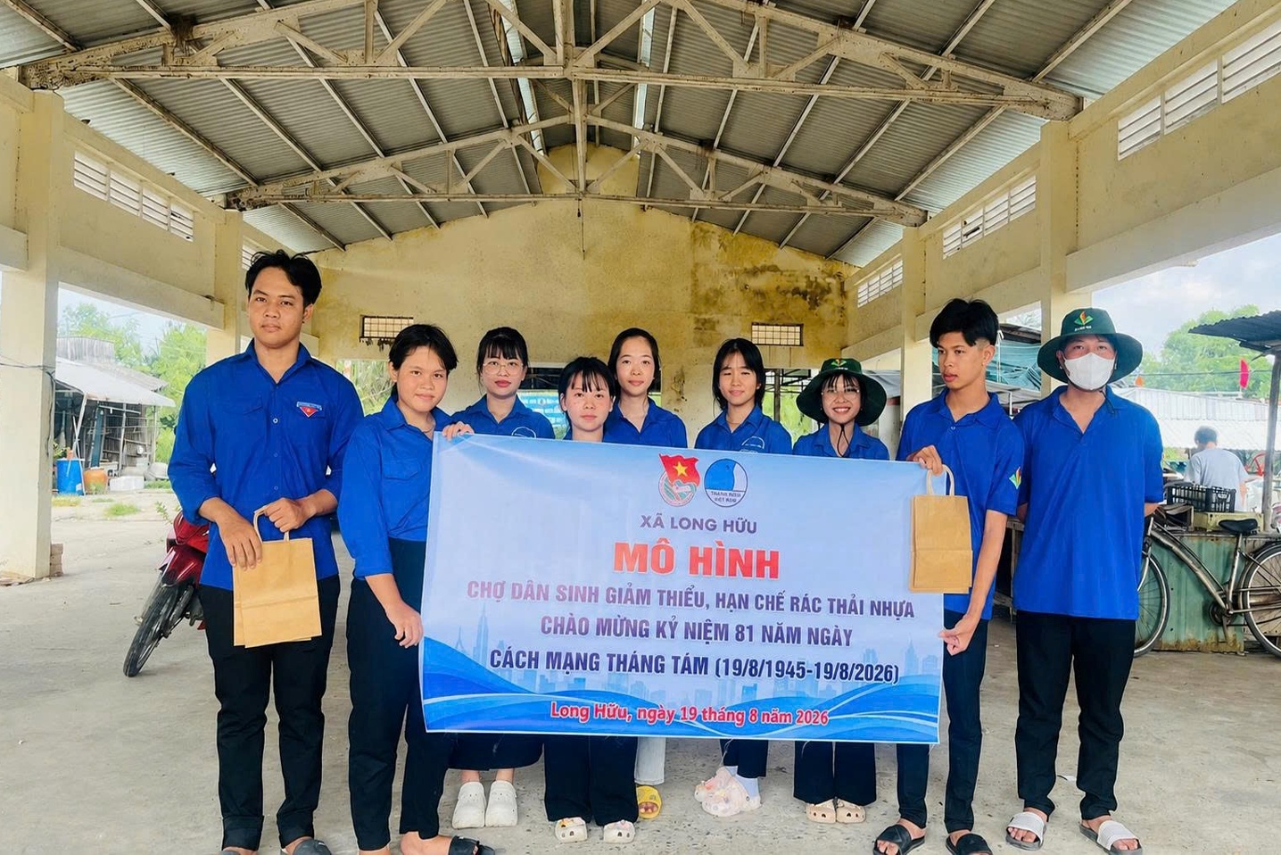 Tuổi trẻ xã Long Hữu lan tỏa mô hình “chợ dân sinh giảm thiểu, hạn chế rác thải nhựa”