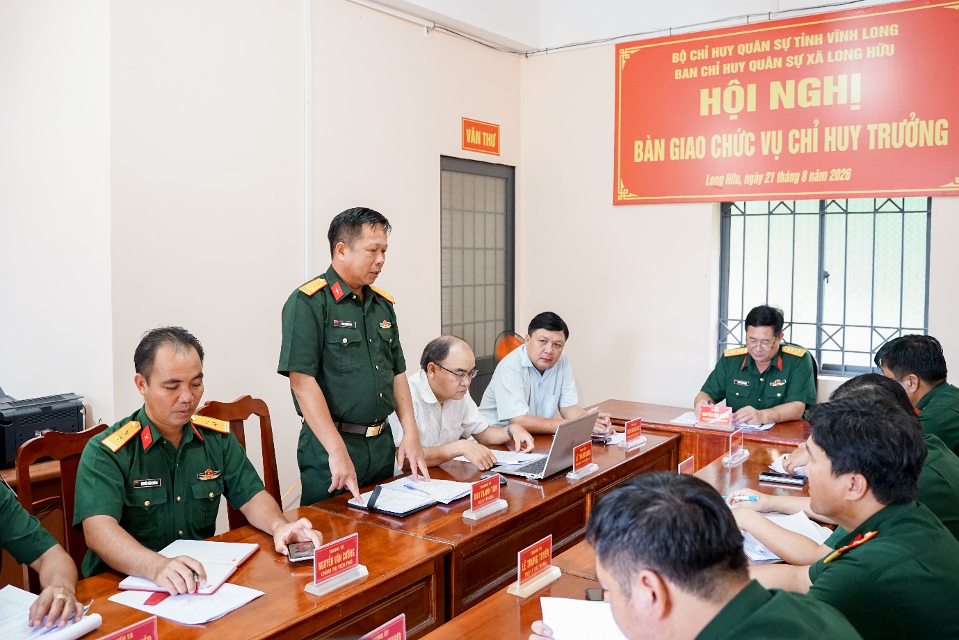Hội nghị bàn giao nhiệm vụ Chỉ huy trưởng Ban CHQS xã Long Hữu