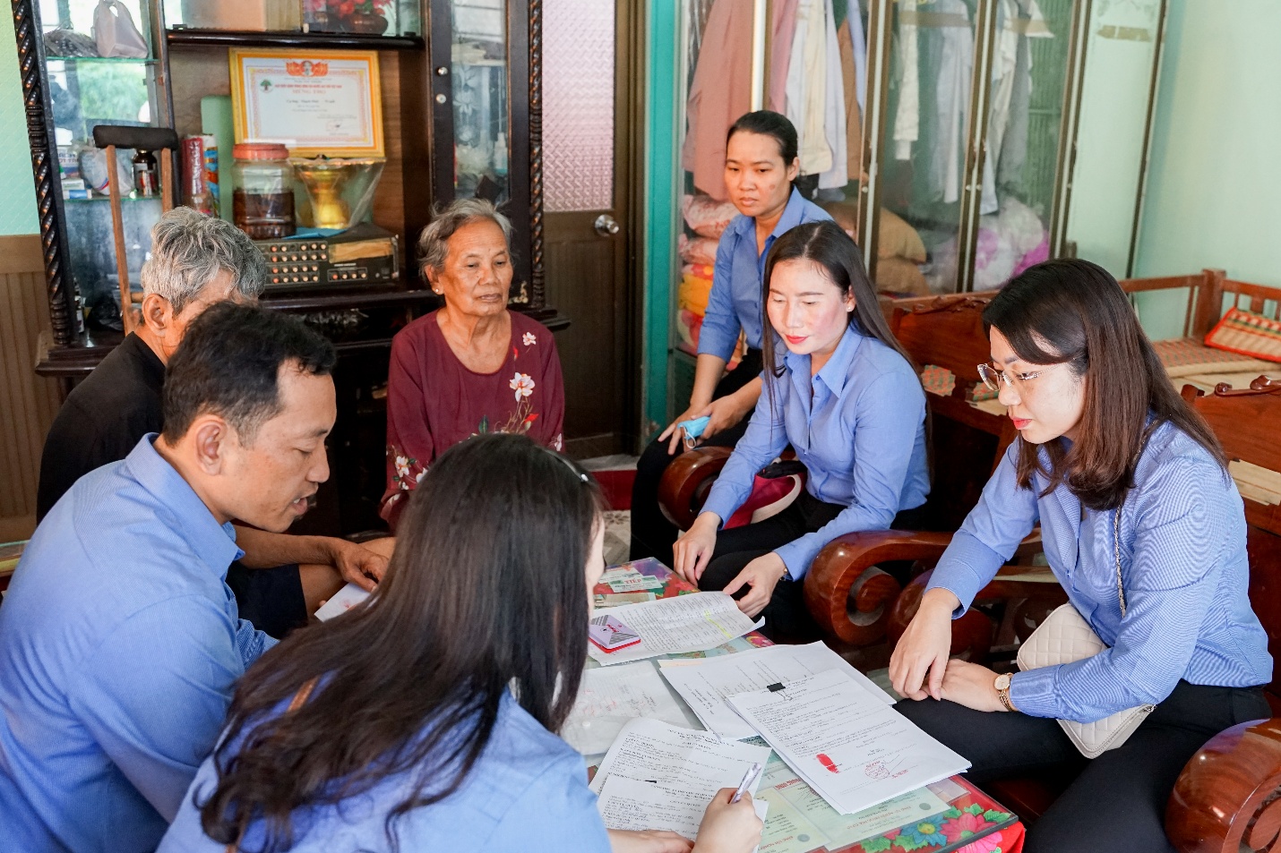 Long Hữu triển khai hành chính công lưu động phục vụ người dân tại ấp 14