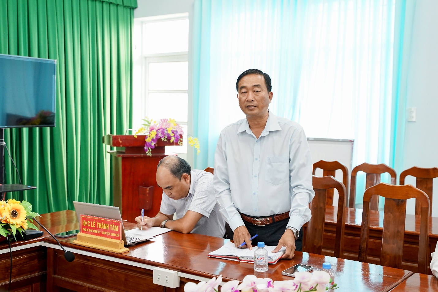 Thường trực Đảng ủy Long Hữu nghe báo cáo hoạt động Mặt trận và các tổ chức chính trị - xã hội quý III năm 2026