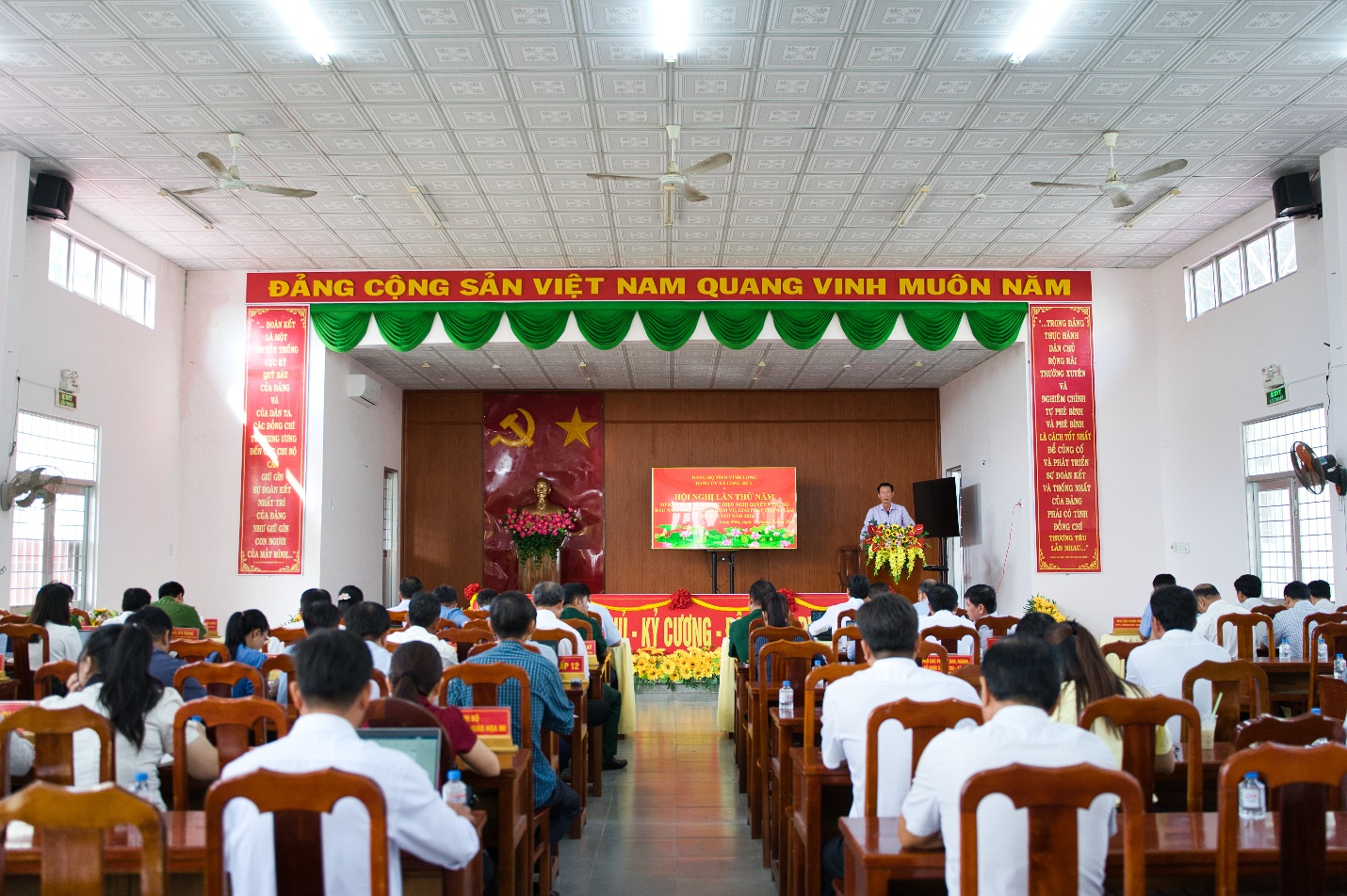 Đảng ủy xã Long Hữu tổ chức Hội nghị lần thứ năm, phấn đấu hoàn thành 21/21 chỉ tiêu năm 2026